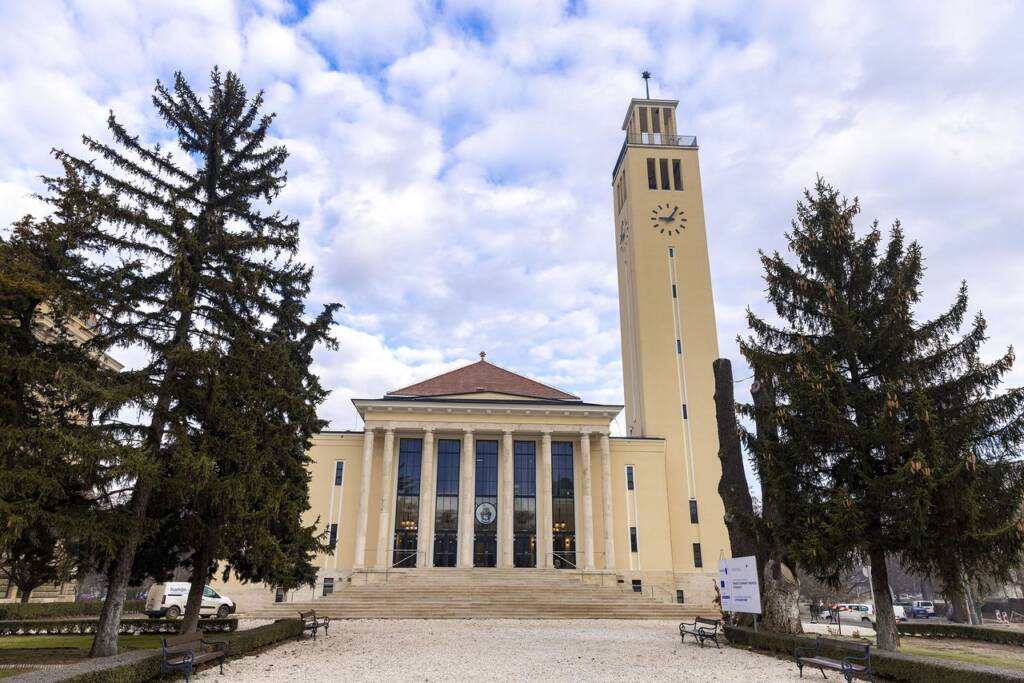 Hat templom felújítását ünnepelte a Tiszántúli Református Egyházkerület