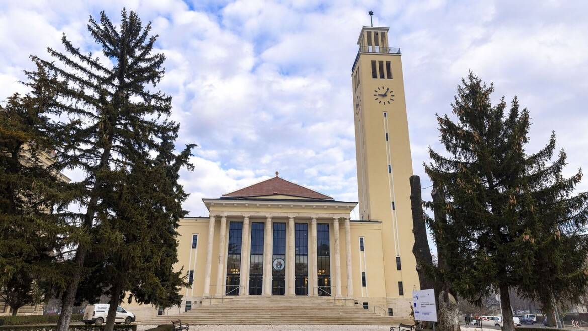 Hat templom felújítását ünnepelte a Tiszántúli Református Egyházkerület